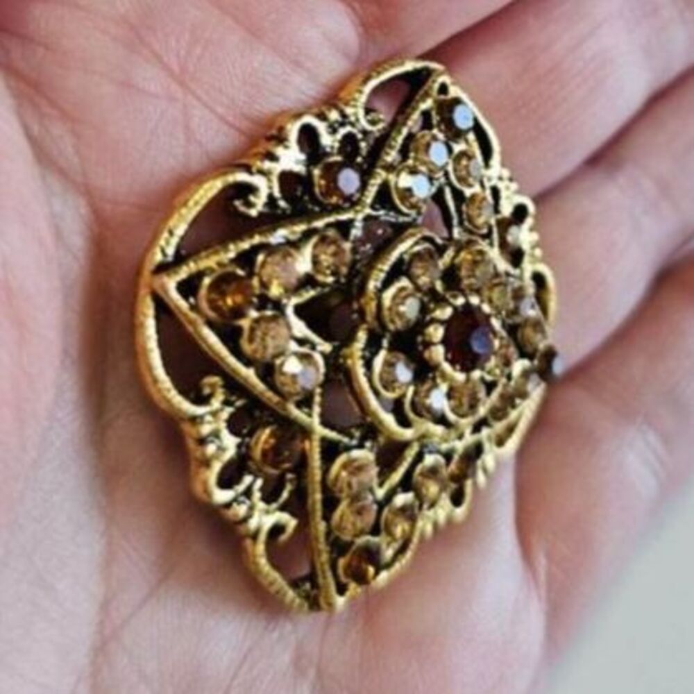 *Sale* Gold tone rhinestone brooch - Picture 4 of 8